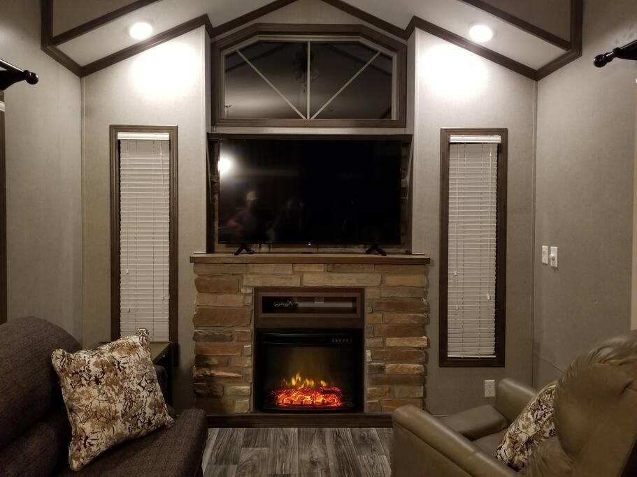 Chalé Tiny With Hammock Loft Bbq And Yard Phenix City